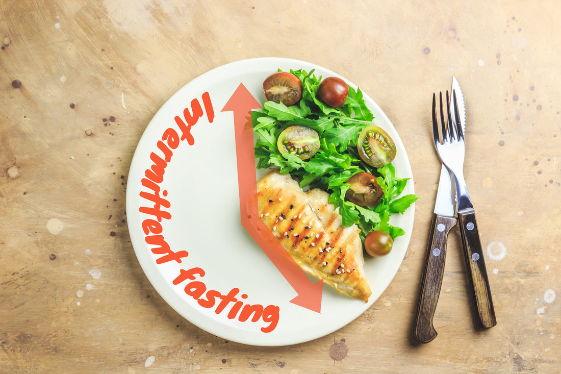 Plate with a healthy meal and the words intermittent fasting